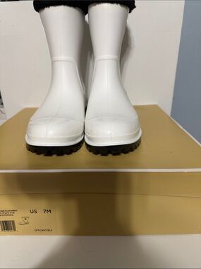 MICHAEL Michael Kors White Rain Boots with Black Shearling Cuff